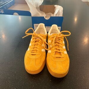 Adidas Handball Spezial unisex yellow and cream shoes worn once